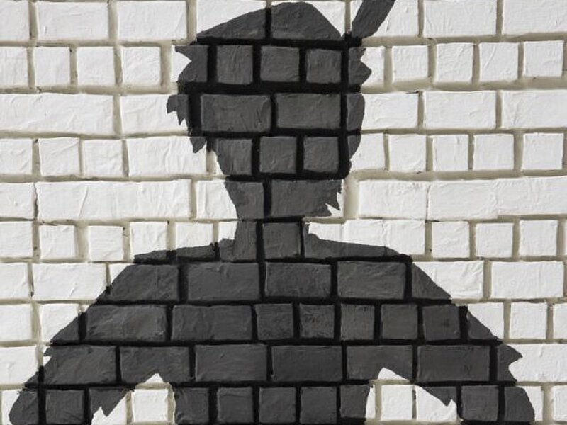 Bild Silhouette Figur mit Feder am Hut